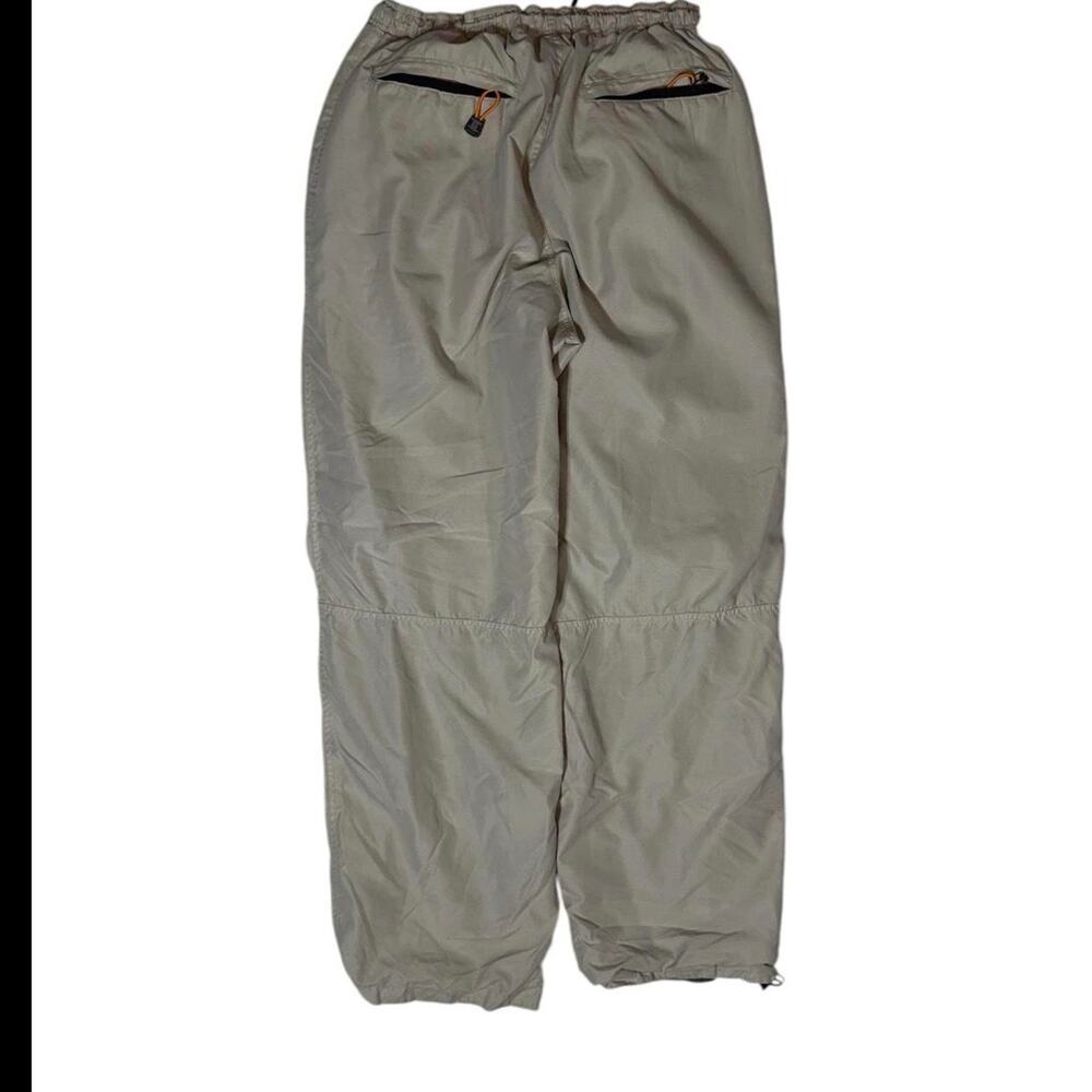 Khaki and green snow cargo‎